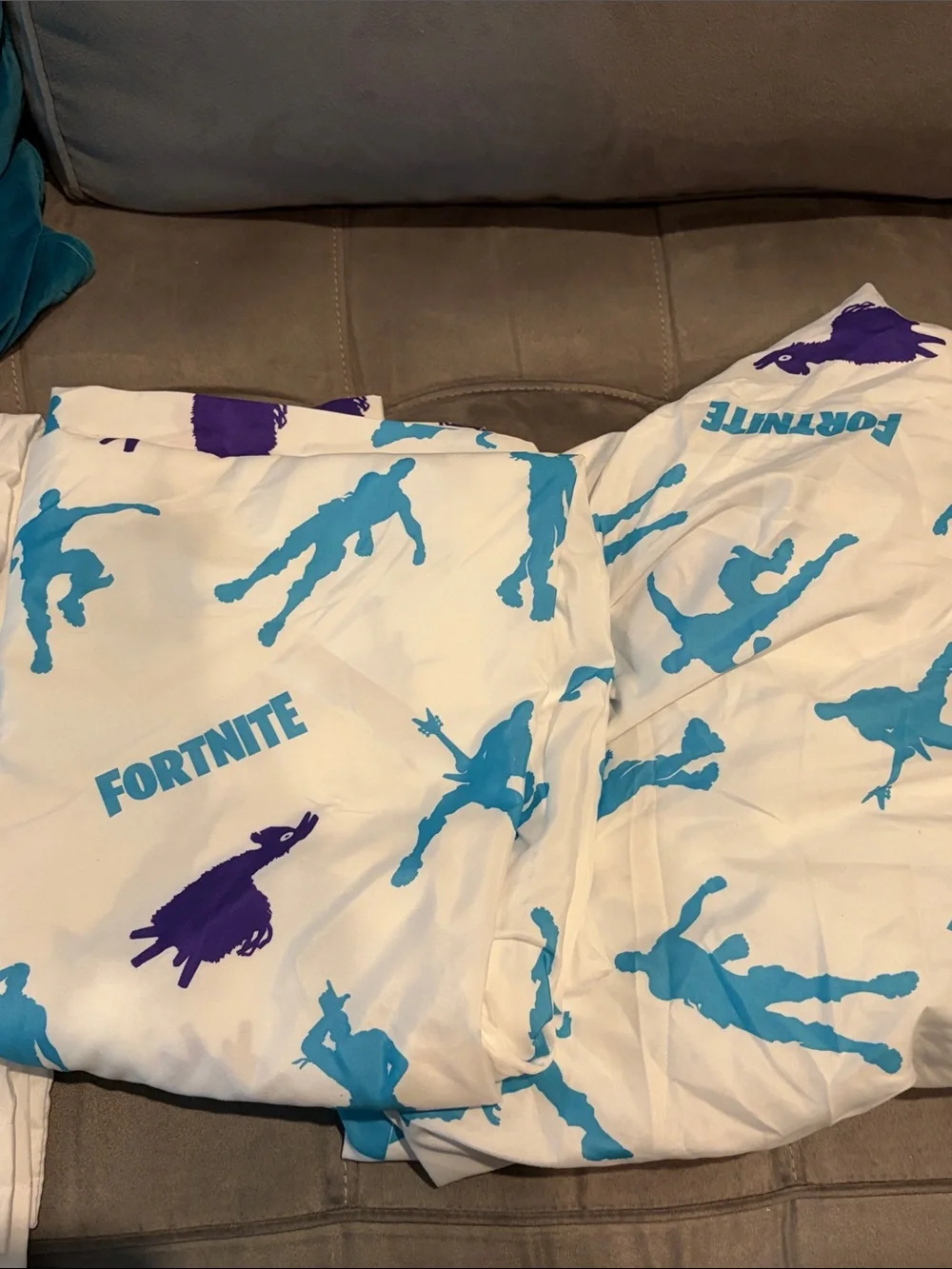 Fortnite White and Turquoise Full Size Bedding Sheet Set With Sham Covers